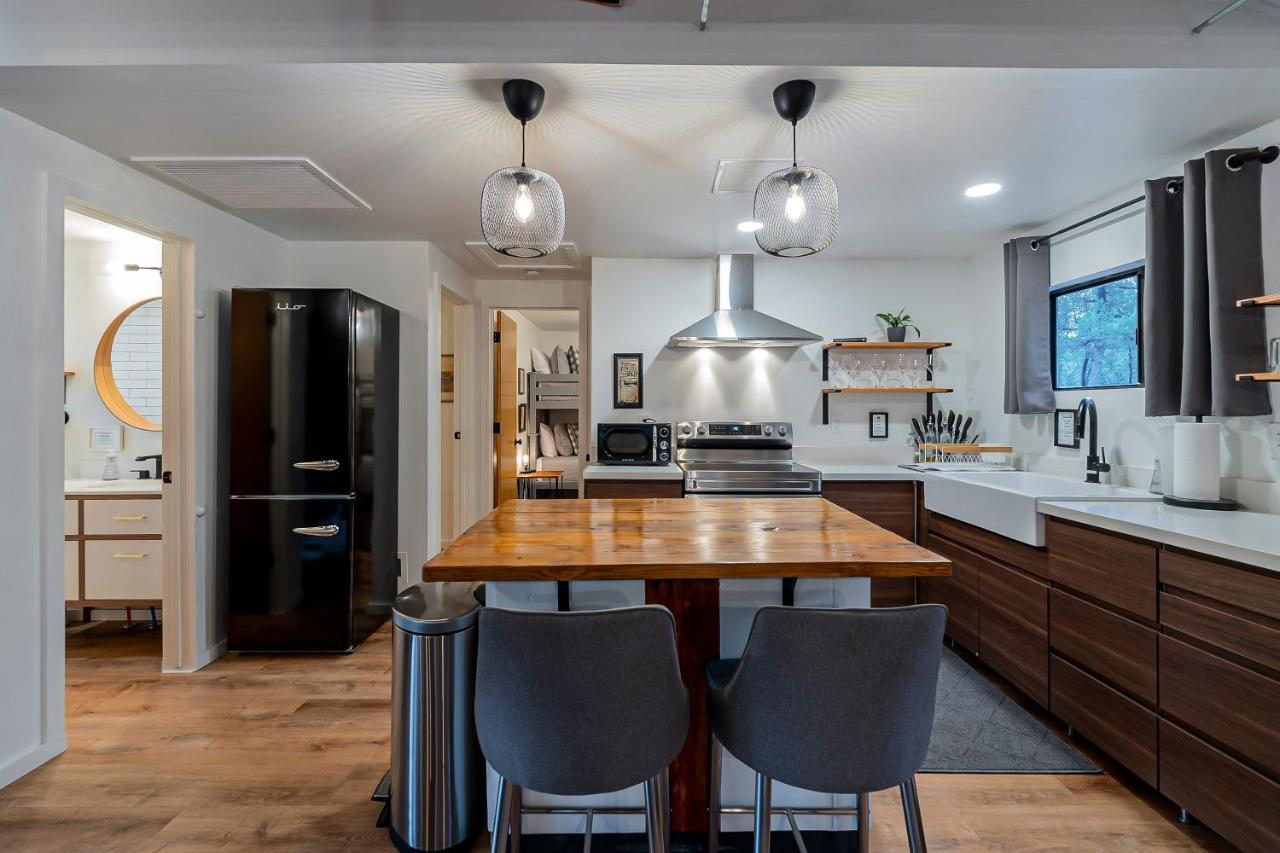 The Pine House - Cozy Mid-Century Modern, Pet-Friendly Vila Exterior foto